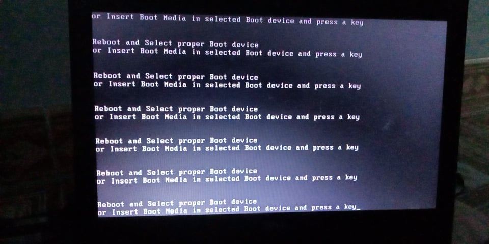 LỖI REBOOT AND SELECT PROPER BOOT DEVICE