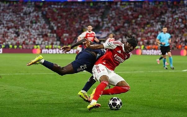 Tackle là gì? Kỹ thuật phòng ngự quan trọng trong bóng đá hiện đại