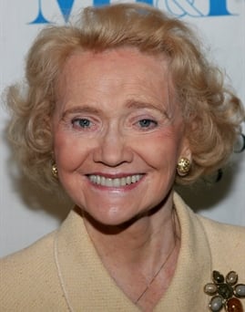 Diễn viên Maggie Nixon