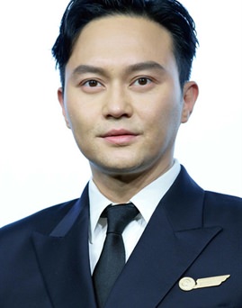 Diễn viên Julian Cheung