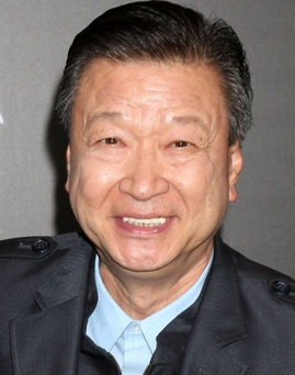 Diễn viên Tzi Ma
